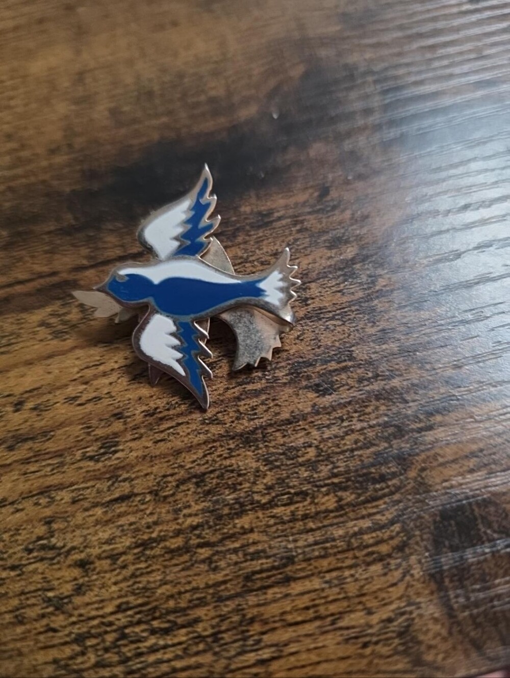 Blue And White Enamel Shallow Bird Brooch Pin Silver Tone